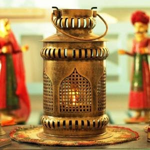 Iron Antique Oil Lantern | Traditional T-Light Holder | Vintage Style Lamp | Classic Home Decor | Rustic Light Display